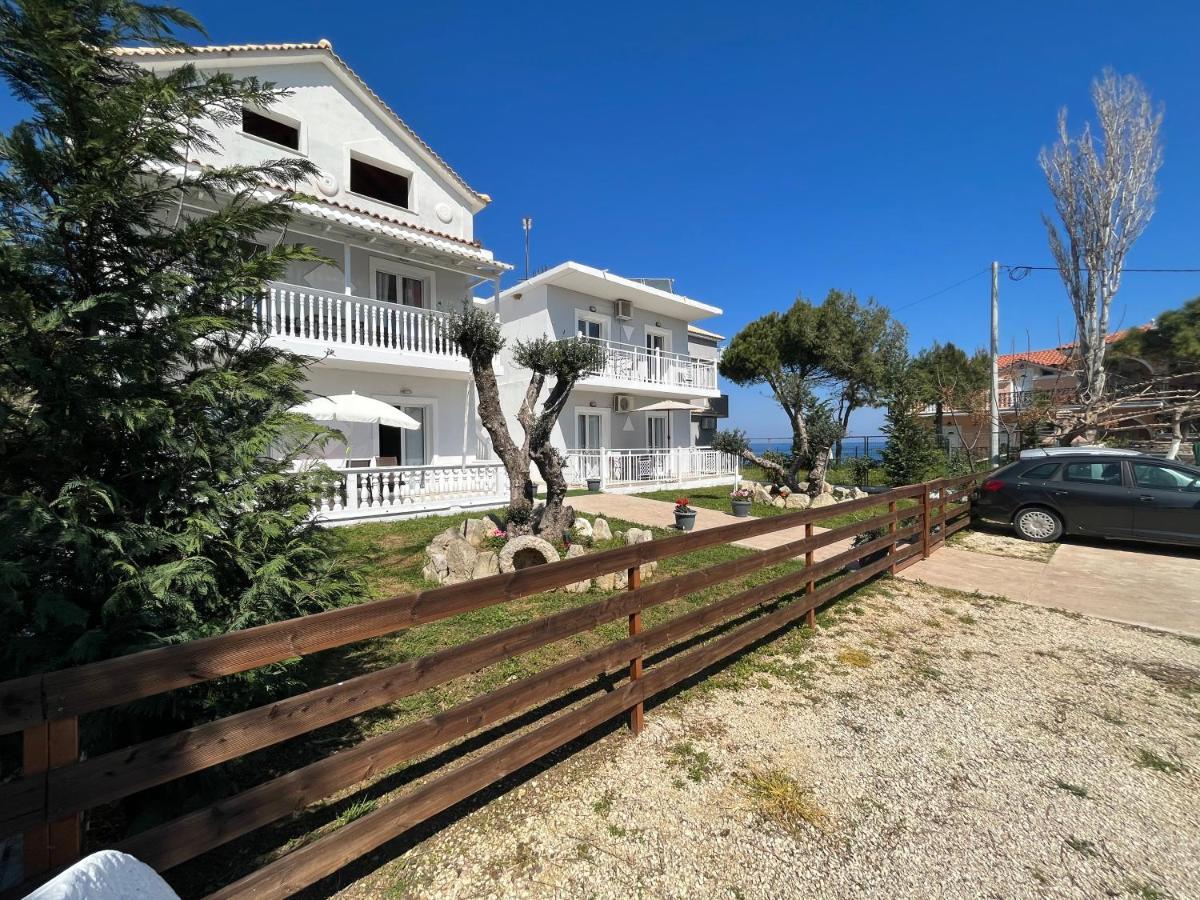 Villa Antonis Deluxe Apartments Амуди Екстериор снимка