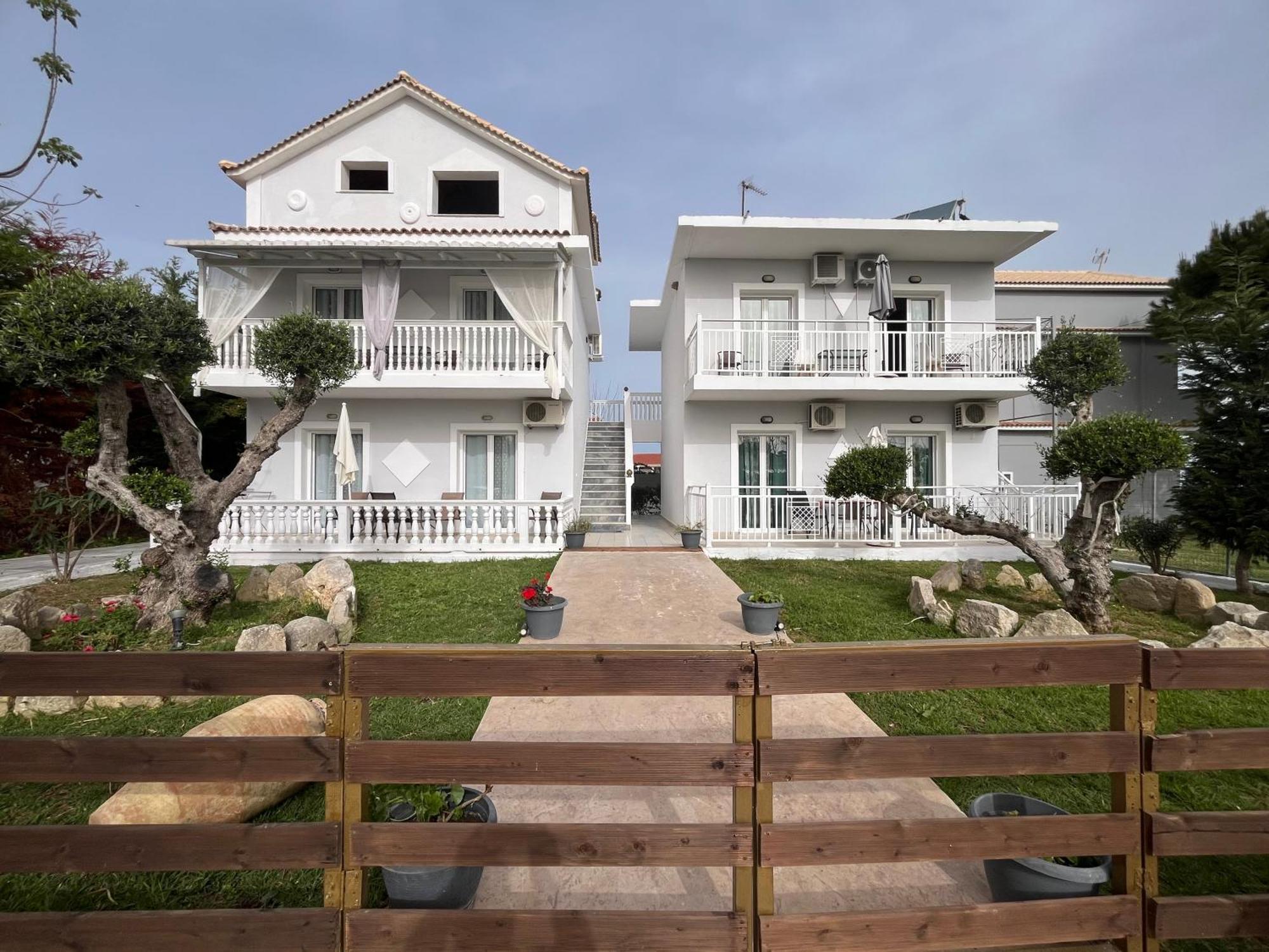 Villa Antonis Deluxe Apartments Амуди Екстериор снимка