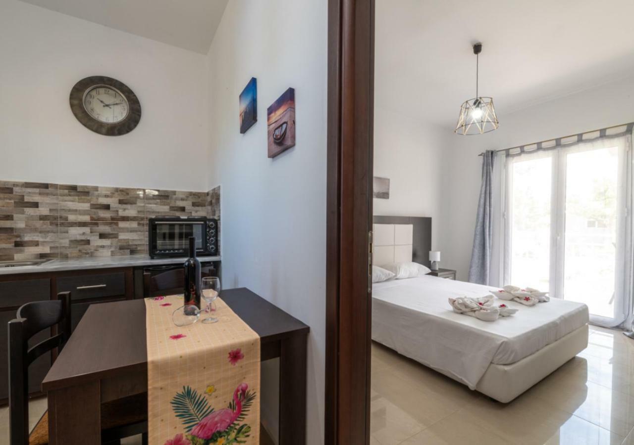 Villa Antonis Deluxe Apartments Амуди Екстериор снимка