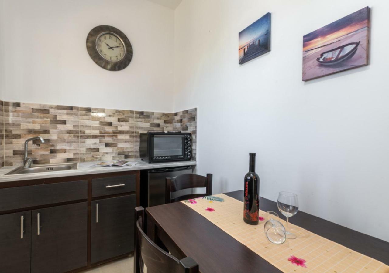 Villa Antonis Deluxe Apartments Амуди Екстериор снимка